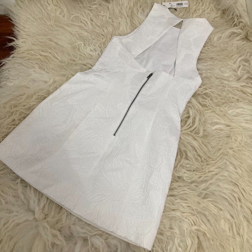 Alice and Olivia Coralia Lantern Dress With Open Back - Picture 11 of 13